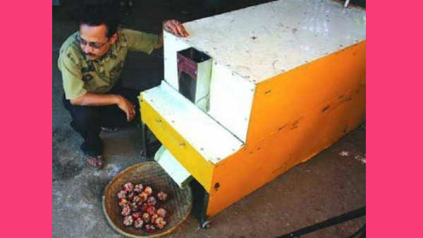  இயந்திரத்தை வடிவமைத்தார்
