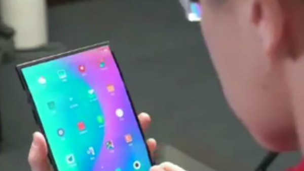 இரட்டை தாழ் கொண்ட டிஸ்பிளே 