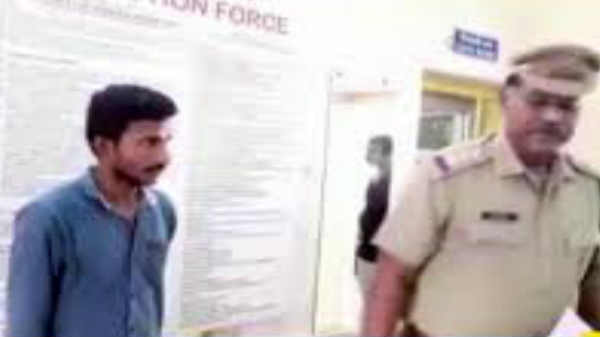 பதிவேற்றப்பட்டிருந்த அந்த வீடியோக்களை நீக்கினார்