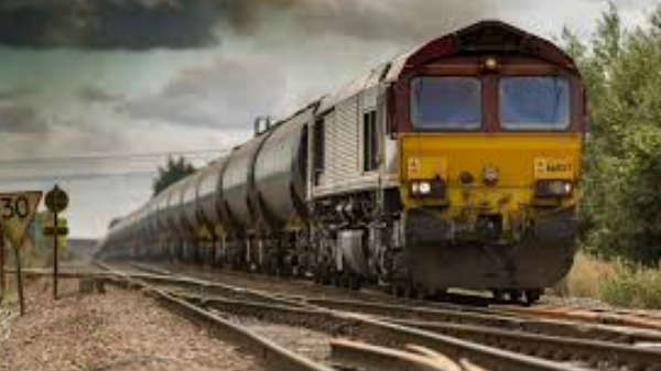  பைலட் விசில் ஊதி உள்ளார்