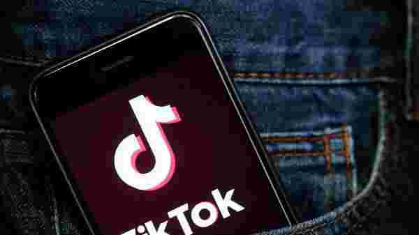 டிக்டாக் வீடியோவுக்காக நடித்துள்ளனர்