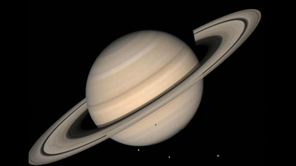 17 நிலவுகள் பின்னோக்கி செல்கின்றன