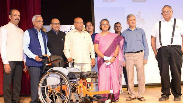 மாற்றுத்திறனாளிகள் எழுந்து நிற்க உதவும் வீல்சேர்: சென்னை ஐஐடி.! மாற்றுத்திறனாளிகள் எழுந்து நிற்க உதவும் வீல்சேர்: சென்னை ஐஐடி.!