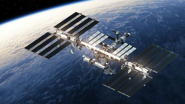 சிலரின் கண்களில் சிக்கிவிடும் ISS