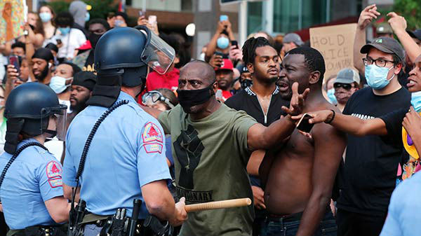 பேரில் போலீஸாரால் 