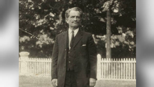 தந்தையை குற்றம் சாட்டியது ஏன்?  