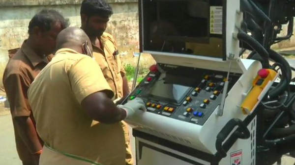 பாதாளச் சாக்கடை குழி