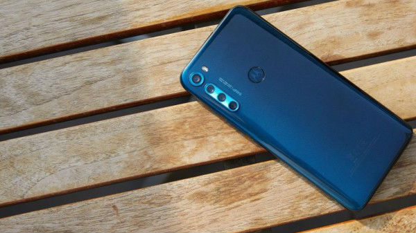  5000எம்ஏஎச் பேட்டரி பொறுத்தப்பட்டுள்ளது, எனவே சார்ஜ் பற்றிய 