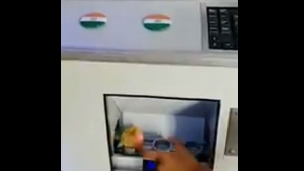 பானி பூரி கடைகளும் ஊழியர்கள் பாதிப்பு