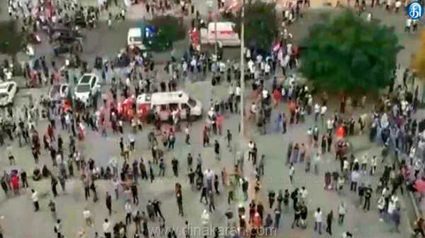 அரசு அலுவலகங்கள் மீது பொதுமக்கள் போராட்டம்