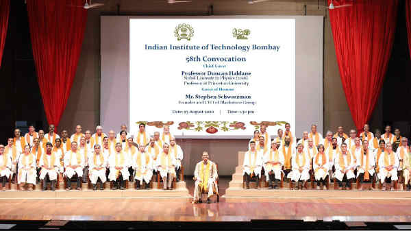 3D முறையில் அவதாரமாக வந்த பட்டதாரி மாணவர்கள் 