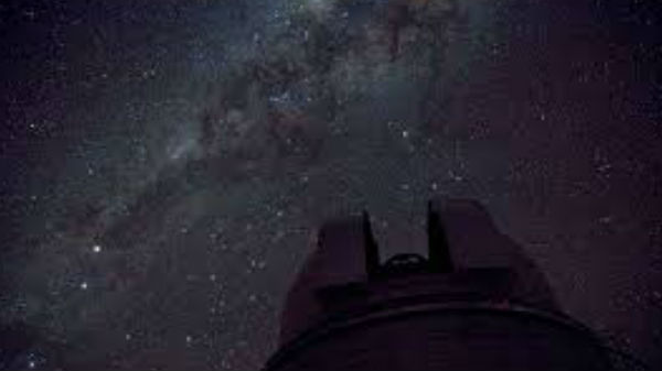 மையத்தில் இரண்டு நட்சத்திரங்கள் 