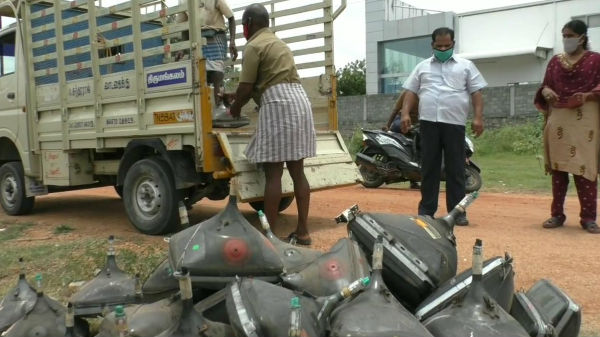 30-க்கும் மேற்பட்ட பழைய டிவிகள்