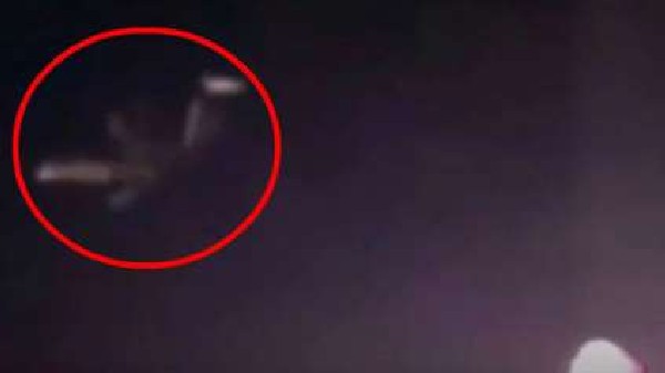 100 அடி நீளமுள்ள பறக்கும் பொருள்