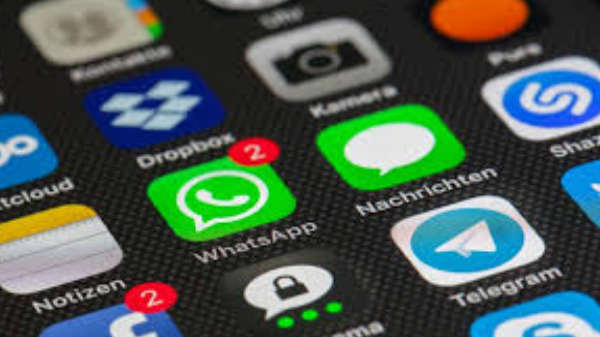 குறிப்பிட்ட ஒரு chat-ல் மீடியா சேமிப்பை தடுப்பது எப்படி?