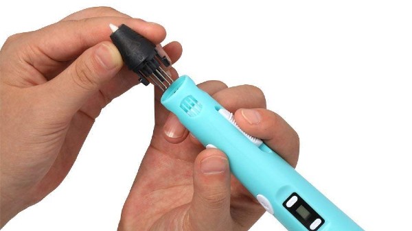 6. 3டி பென் (3D Pen)