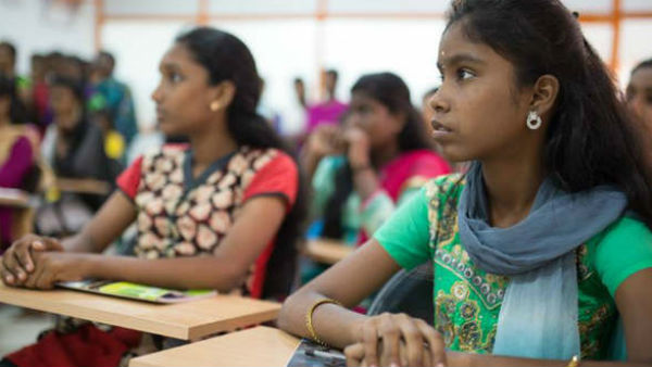 12 ஆம் வகுப்பு பயின்று வரும் மாணவி