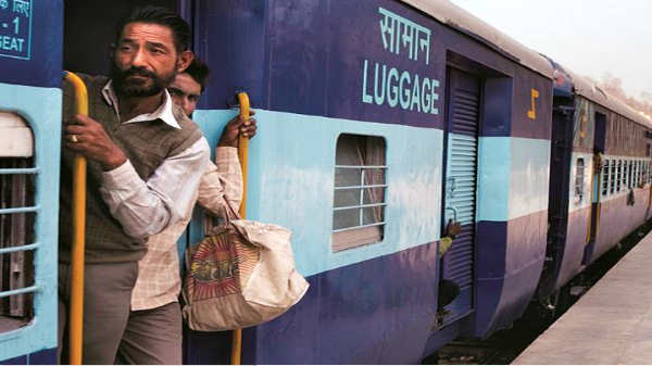 கட்டுப்பாட்டுடன் இயக்கப்பட்டு வரும் ரயில் சேவை