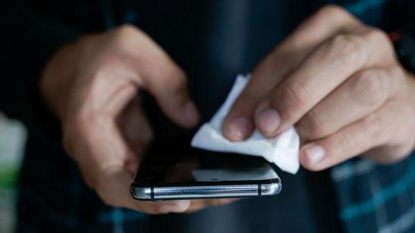 செல்போன் தொடுதிரையில் படரும் 