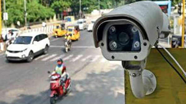 எப்படி இத்தனை வழக்குகளில் சிக்கினார் தெரியுமா?