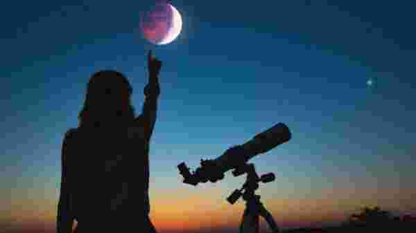 புறநிழல் சந்திர கிரகணம் 