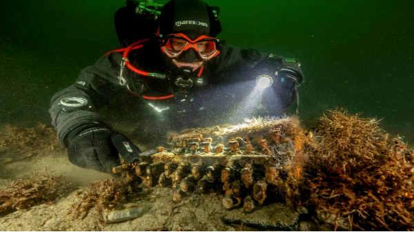 ஜெர்மன் போர்க்கப்பலிலிருந்து எனிக்மா இயந்திரம் வீசப்பட்டிருக்கலாம்