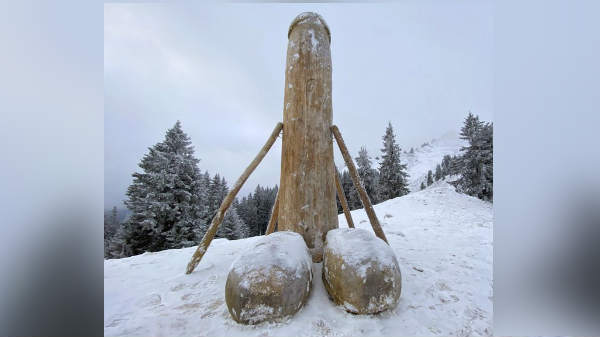 மிகப் பெரிய உருவத்தில் மீண்டும் தோற்றம் 