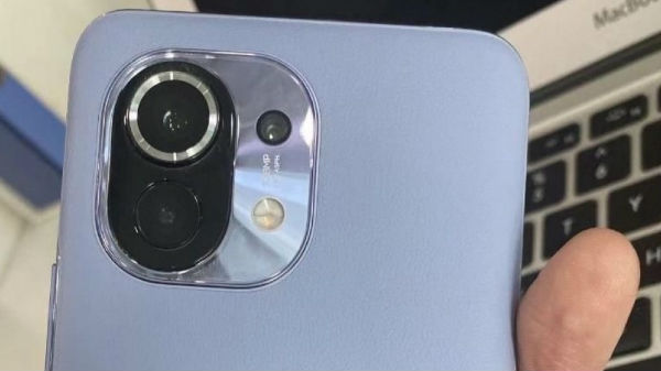 ஸ்மார்ட்போனின் பின்புறம் 108 