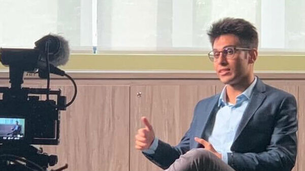 அதிகாரியாக பொறுப்பேற்றுள்ளார்.