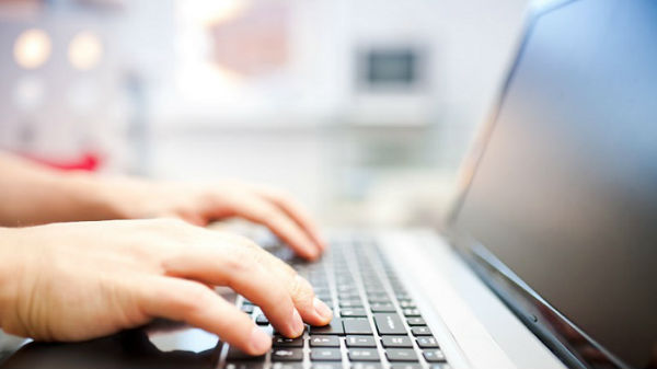 2017-ம் ஆண்டு மற்ற நிறுவனங்களுக்கு சேவைகளை உருவாக்குவதற்கு பதிலாகச் சொந்தமாக