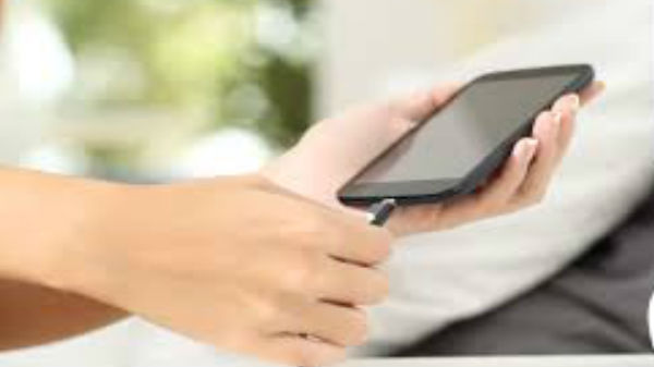 ஒரு ஸ்மார்ட்போன் ஆனது குறுகிய நேரத்திற்குள் சார்ஜ் 