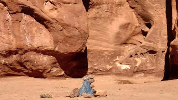 உலோக தூண் திடீரென மாயம் 