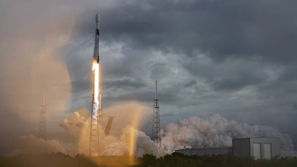 104 செயற்கைக் கோள்களை ஒரே ராக்கெட்டில் விண்ணில் செலுத்தி சாதனை 