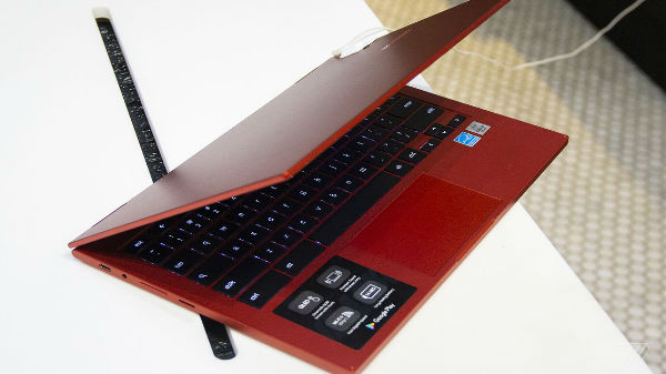 இதனுடன் பேக்லைட் கீபோர்டு வசதி இருப்பதால் பயன்படுத்துவதற்கு மிகவும் அருமையா