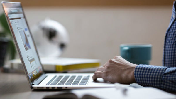 தளத்திற்கான முதலீட்டைத் திரட்டுவதில் 