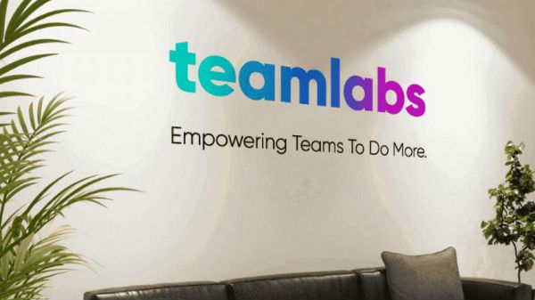 120 ஊழியர்களையும் நிர்வகித்து வருகிறார்.