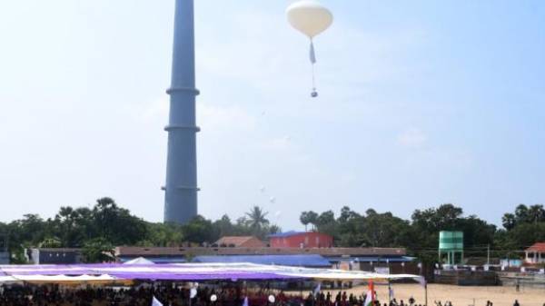 பள்ளி மாணவர்களே அதிகமாக பங்கேற்று இருப்பதும்