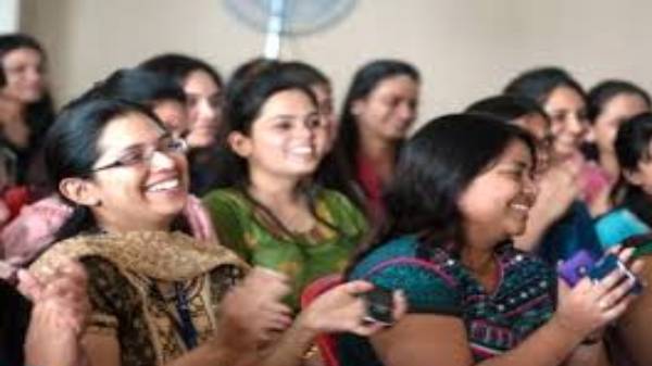 ட்டில் தாயாக, மனைவியாக, தங்கையாக,