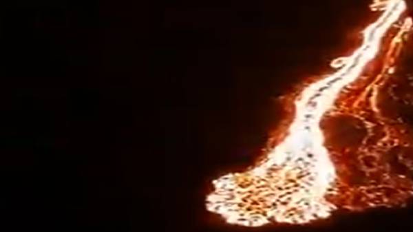 வெடித்து சிதறிய எரிமலை