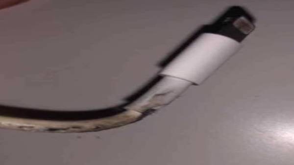 தீப்பிடித்த ஐபோன் சார்ஜர்