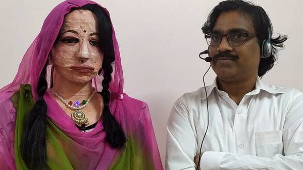 மும்பையைச் சேர்ந்த கணினி ஆசிரியர்