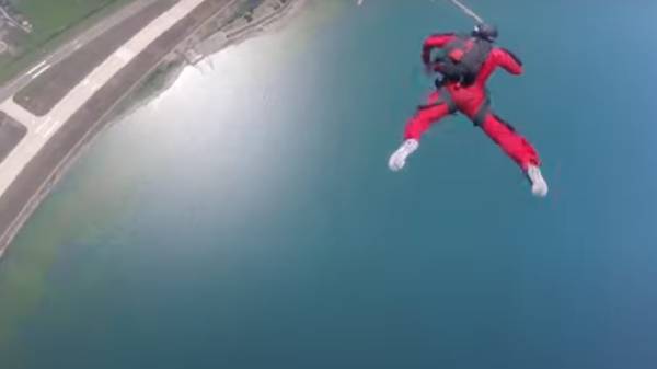 ஸ்கை டைவிங் பயிற்சியாளர்