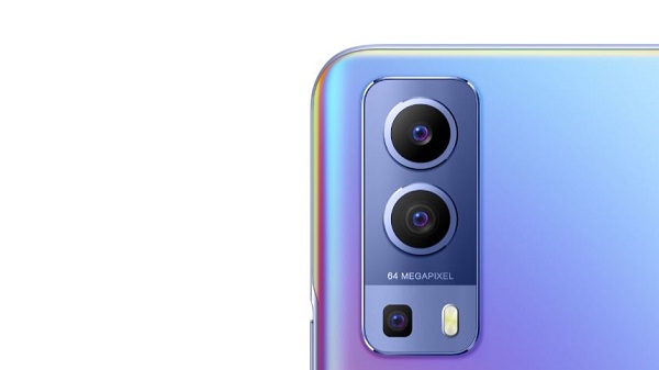 பின்புறத்தில் டிரிபிள் ரியர் கேமரா அமைப்பு