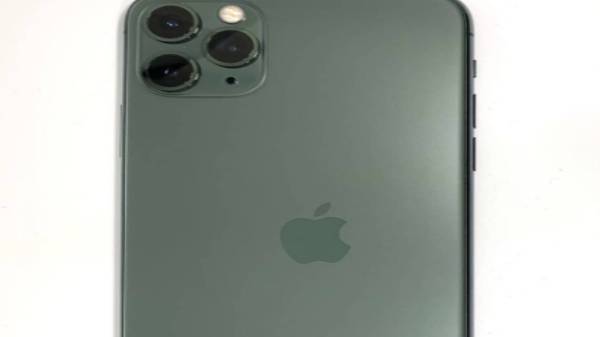 தவறாக பொறிக்கப்பட்ட ஆப்பிள் லோகோ