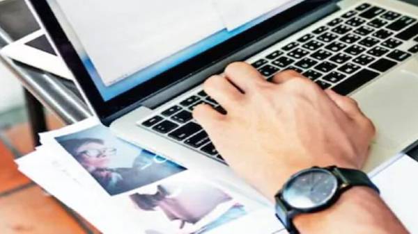 அதன்பின்பு நொய்டாவில் இருக்கும்