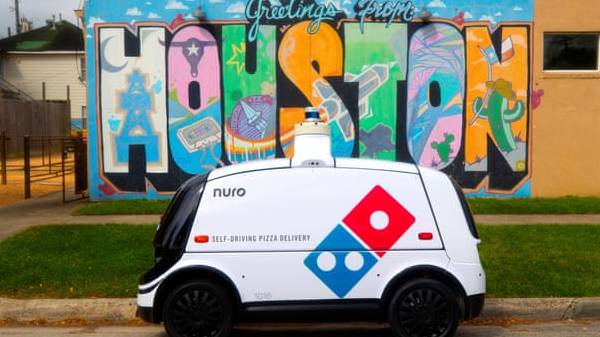 ரோபோக்கள் பீட்சாவை கொண்டு செல்லும் 