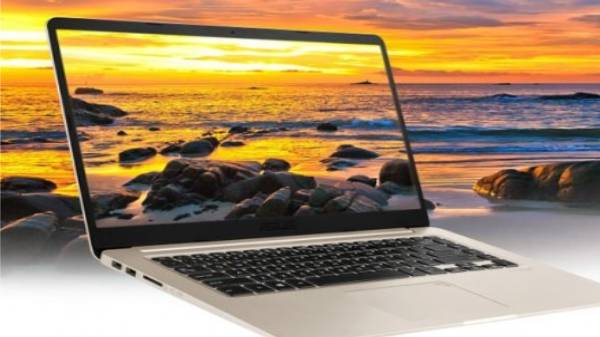 டிஸ்ப்ளே மேற்புறத்தில் வெப்கேம்