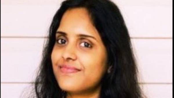 க இளநிலை படிப்பை இந்தியாவில் படித்த