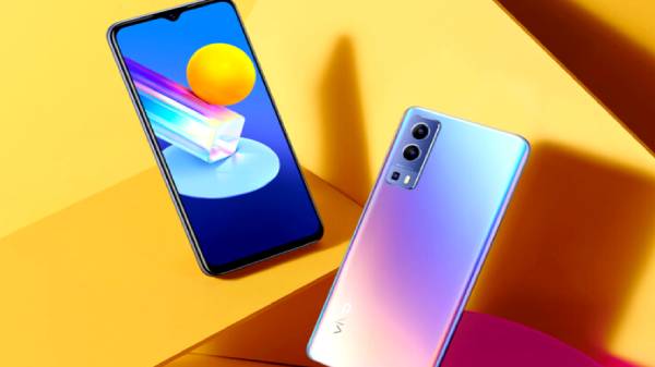 2 5ஜி ஸ்மார்ட்போனின் பின்பு