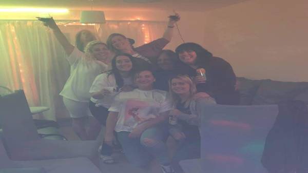  செல்பீ புகைப்படம் இளம்பெண்